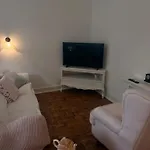 Quiet Renovated House In City Center