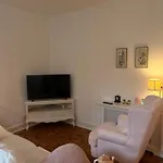 Quiet Renovated House In City Center